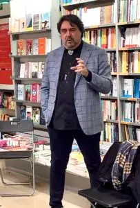 Valter Carignano durante un seminario sul Giallo alla Feltrinelli di Torino - Corsi Scrittura Creativa