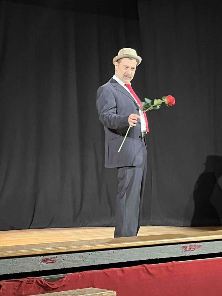 foto di scena dell'attore e formatore Massimiliano 'Max' Scelsi